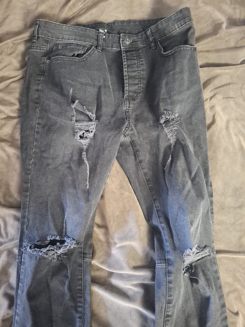 Men's Distressed Black Ripped Jeans
